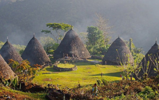 Rumah Adat Desa Wae Rebo-a