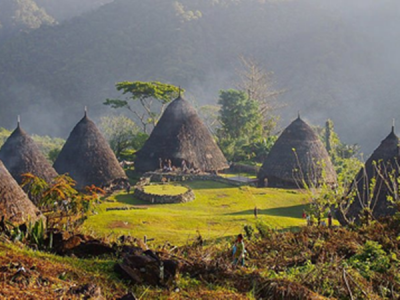 Rumah Adat Desa Wae Rebo-a